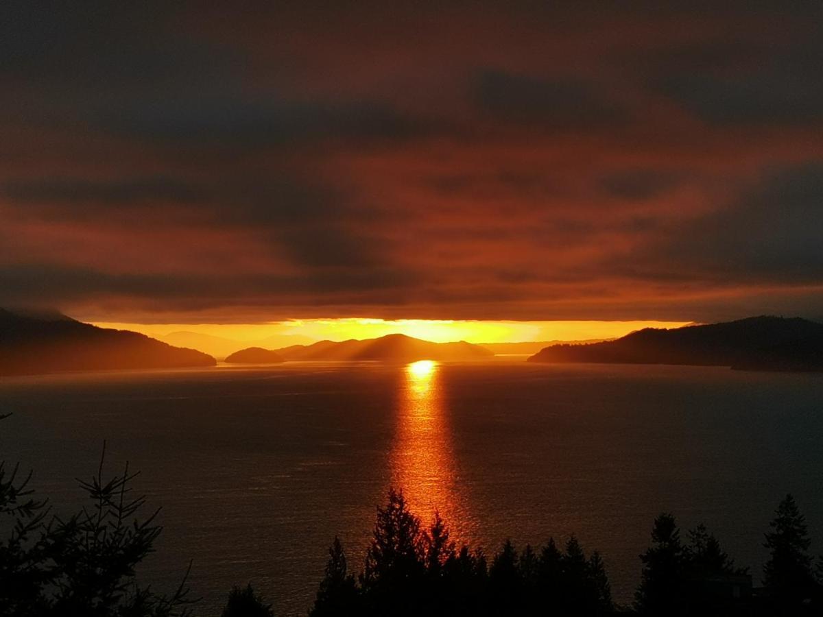 Vancouver Sea View Palace Inn Уэст-Ванкувер Экстерьер фото